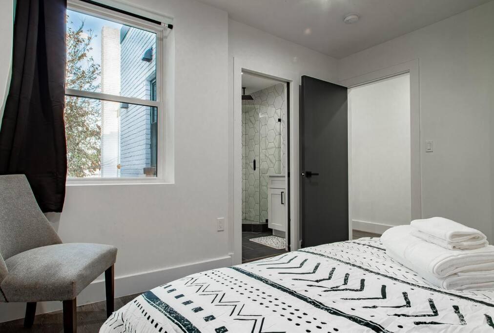 Hébergement de vacances 3-blocks To H St Corridor Spacious 2-br 2-bath *